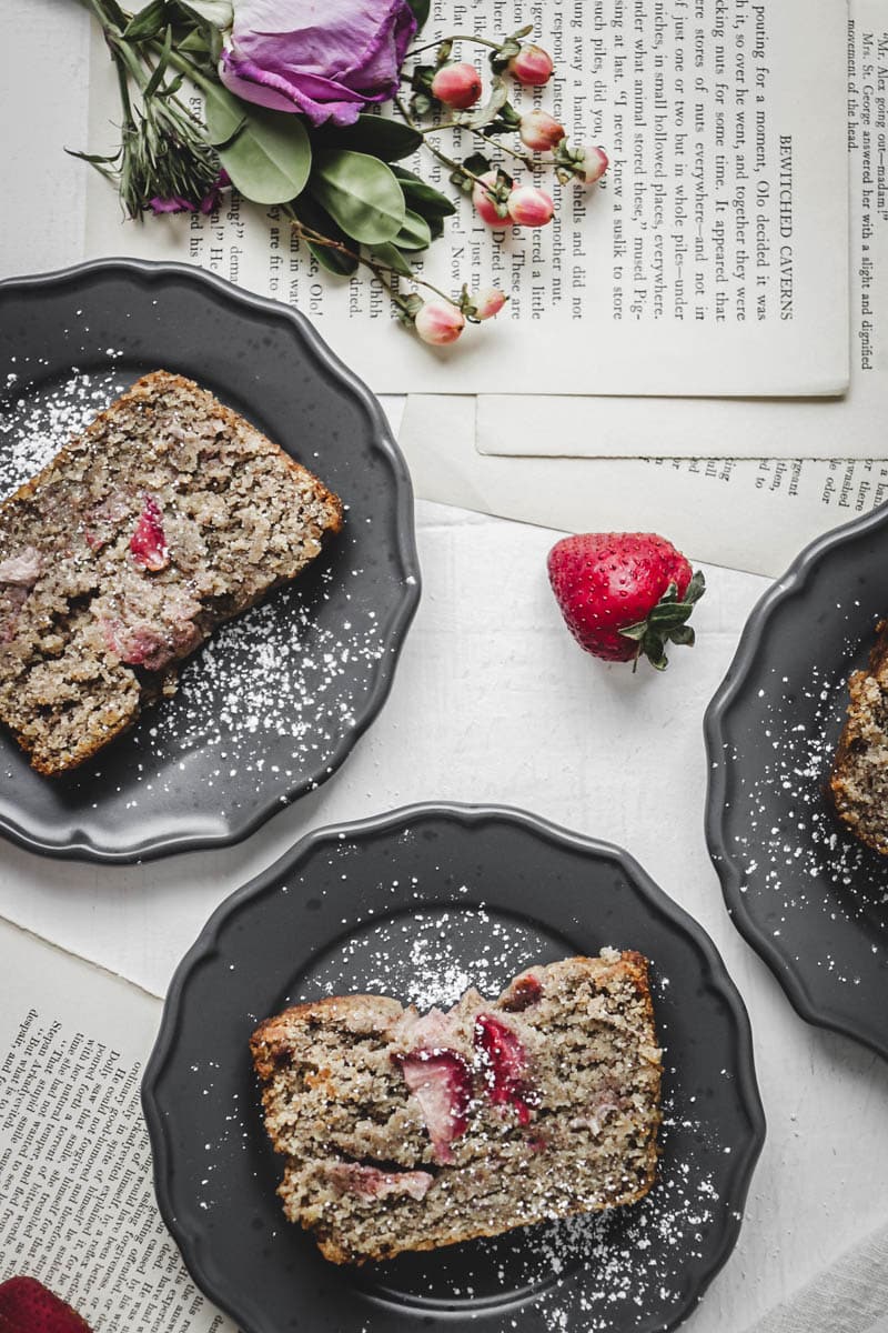 easy strawberry banana bread