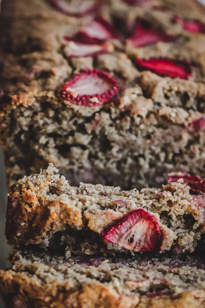 easy strawberry banana bread