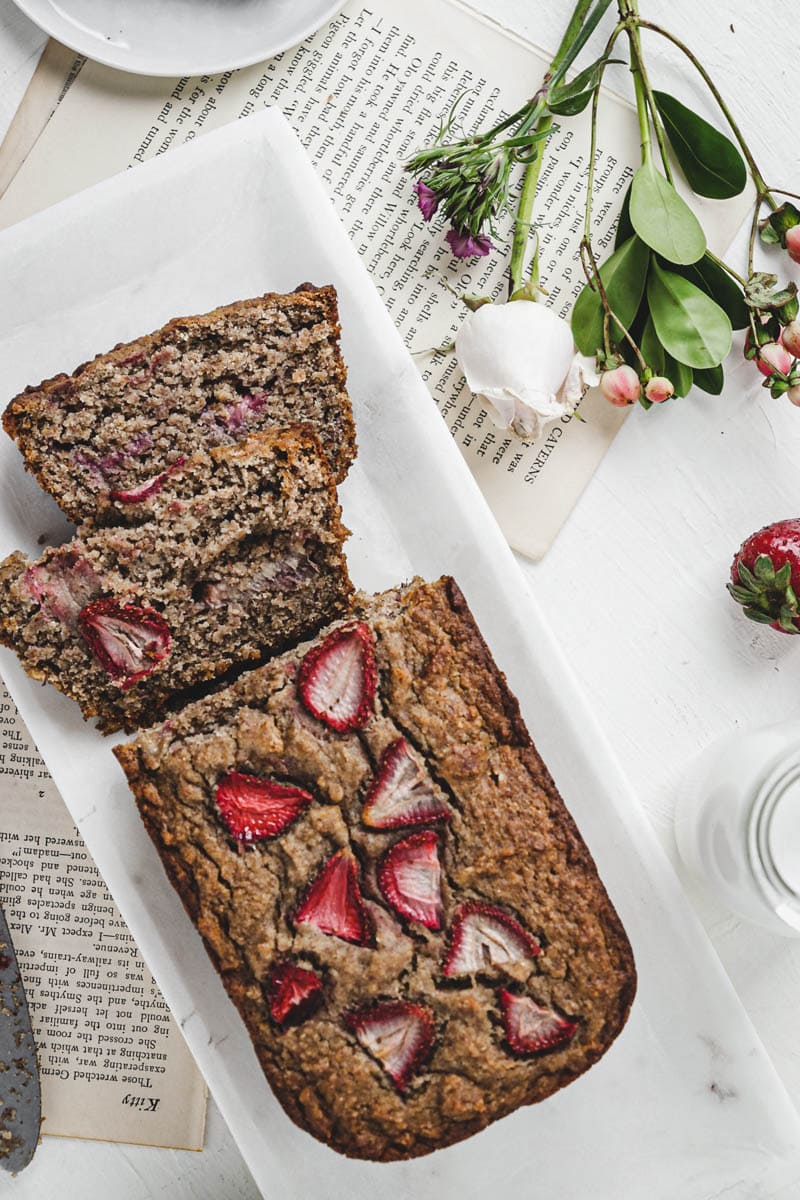 easy strawberry banana bread