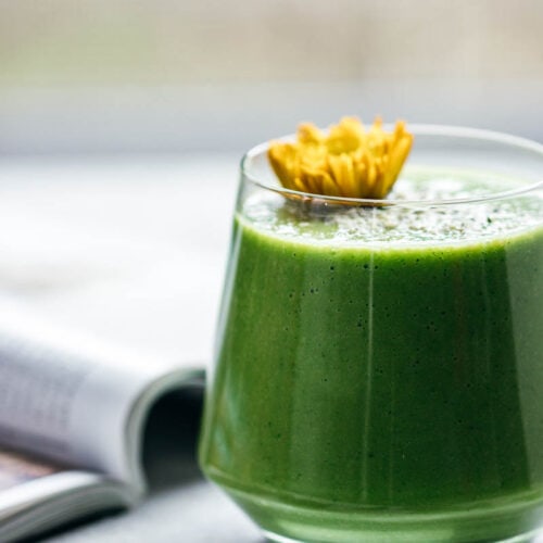 refreshing broccoli smoothie with mango