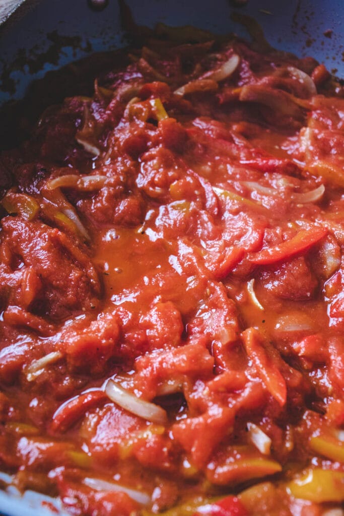 bell peppers in tomato sauce