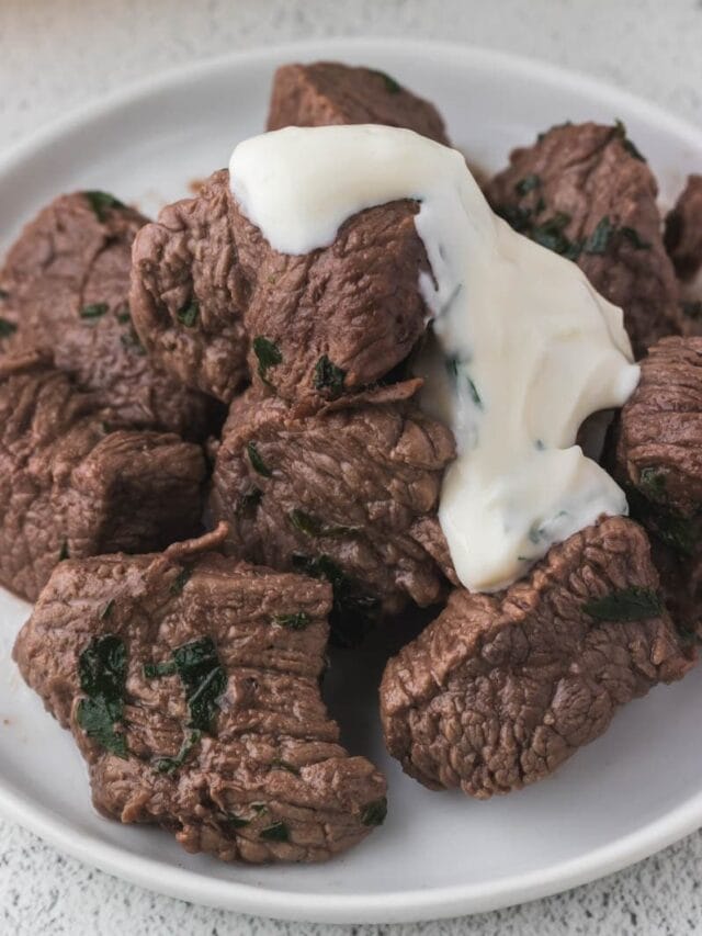 Mediterranean Steak Bites with Easy Garlic Sauce