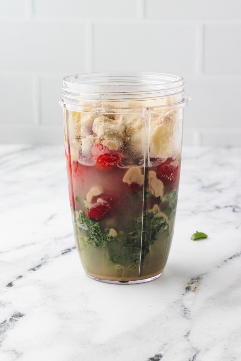 process shot strawberry banana kale smoothie.