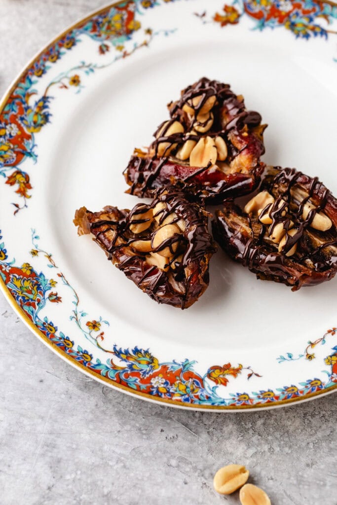 3 dates on a flower rimmed plate.